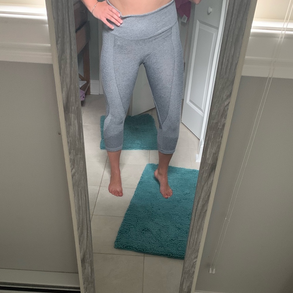 Cropped heather grey leggings